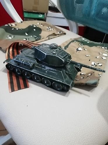 Игрушки: Игрушечный танк Т-34, металлическая модель - Масштаб приблизительно — 1