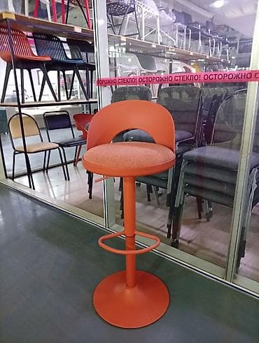 Барный стул, современный дизайн, насыщенный терракотово‑оранжевый at lalafo.kg Барный стул, современный дизайн, насыщенный терракотово‑оранжевый