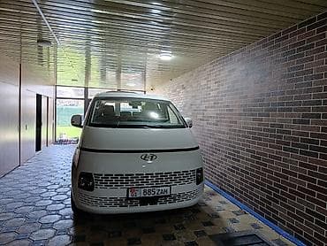 b class: Hyundai Staria: 2021 г., 3.5 л, Автомат, Газ, Минивэн — 1