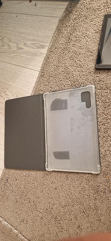 Планшет от G. VILL модел G2000 на экране и на крышке не снимали