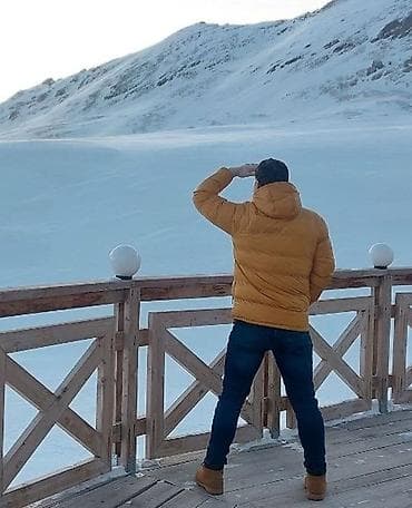 Аксессуарлар: Пуховик мужской с капюшоном. Куплен в России. Размер M - L (указан M — 2