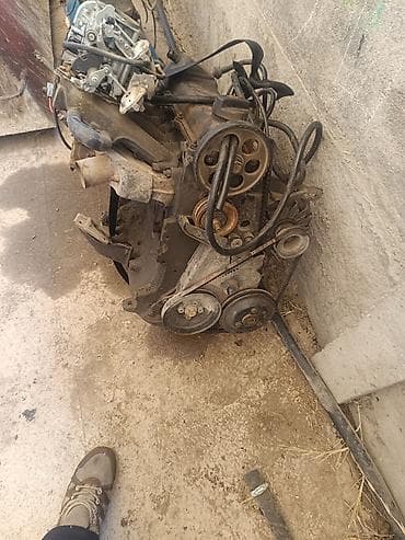 целина: Двигатель бензиновый карбюраторный (рядный 4-цилиндровый) Описание: - — 2