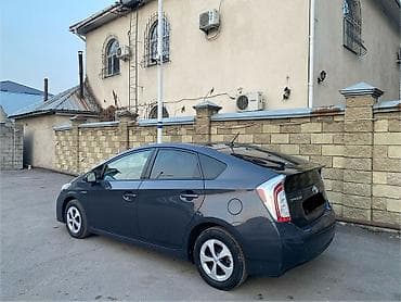 тойота приус 2012: Toyota Prius: 2012 г., Гибрид — 9