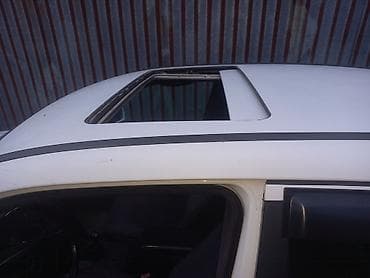 экран для машины: Продаётся легковой автомобиль (седан). Основные характеристики: - — 4