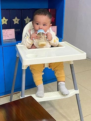 Эмерек: Детский высокий стульчик для кормления - Компактный и легкий — 4
