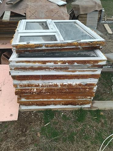 Эшиктер жана комплектөөчүлөр: Продаю б у пластиковый окна 15 штук, высота ширина 1*1 метр 1штук — 1