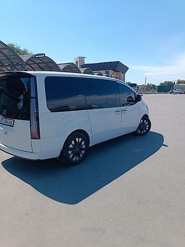 боковой тырмоо: Hyundai Staria: 2022 г., 3.5 л, Автомат, Газ, Минивэн — 3