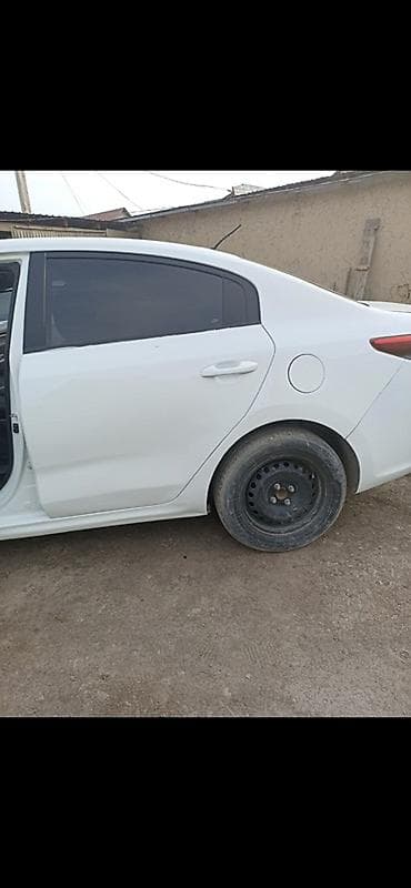 Транспорт: Kia Rio: 2019 г., 1.4 л, Механика, Бензин, Седан — 6