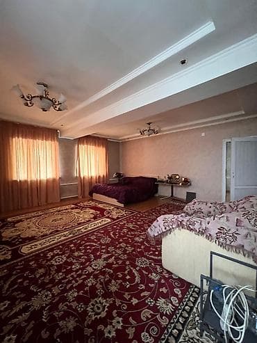 Просторный частный дом с большой гостиной, несколькими спальнями и — 3