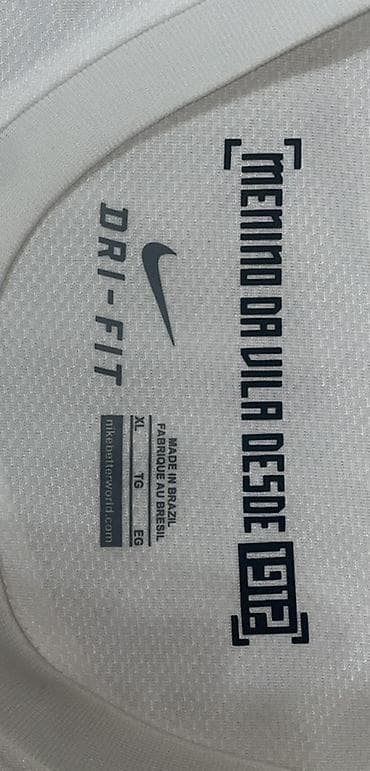 глова сумка: Футбольная майка Santos FC (S.F.C.) от Nike, версия с рекламой — 4