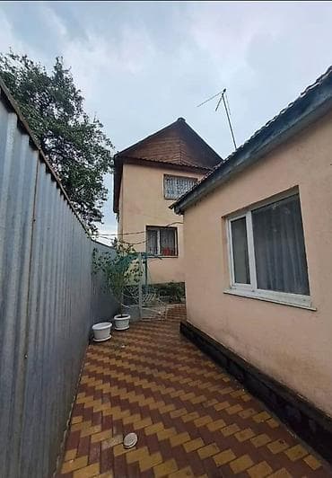 Кыймылсыз мүлк: Продаётся двухэтажный дом в районе Пишпек — отличное сочетание локации — 1