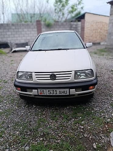 Volkswagen Vento: 1997 г., 2 л, Механика, Бензин, Седан