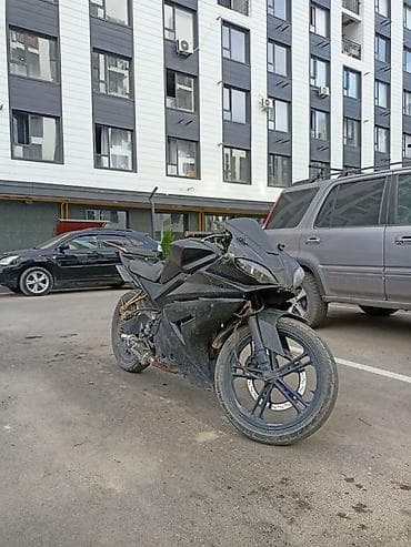 Спортивный мотоцикл в обвесе «спортив» черного цвета. Основные — 7