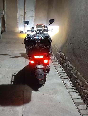 Скутер/мопед с дополнительным светом и багажным кофром Основные — 4