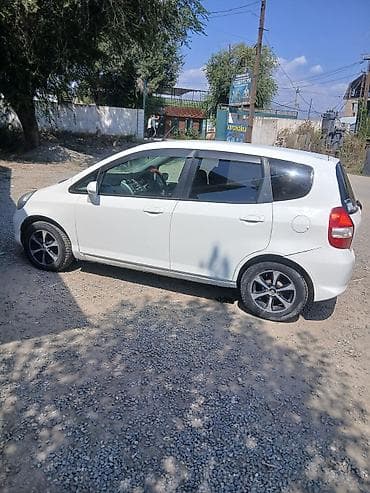 салон автомобиля: Honda Fit: 2003 г., 1.3 л, Автомат, Бензин, Хэтчбэк — 3