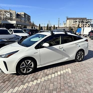 lexus ct: Toyota Prius: 2019 г., 1.8 л, Автомат, Гибрид, Хэтчбэк — 2