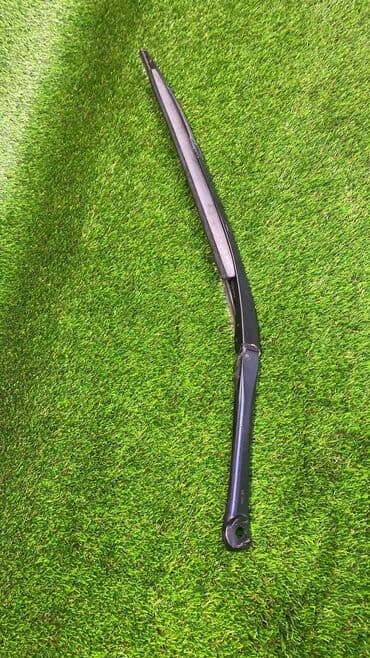 e39: Поводок стеклоочистителя левый L Номер производителя: 61-6182-79 — 4