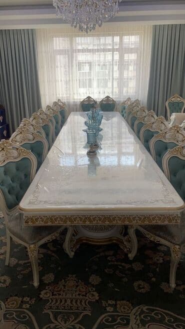 Продаю стол 5 м укорачивается на 4 м 65000 сом . Стулья 20 шт по 5200