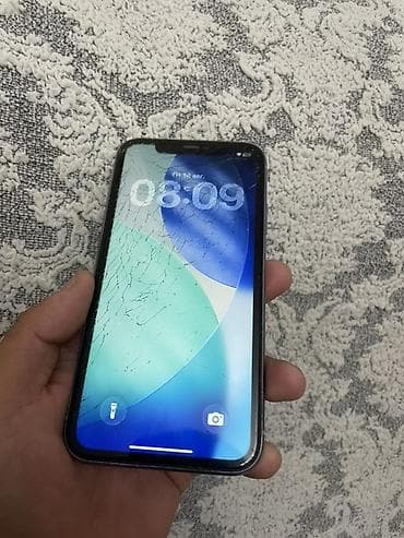 macbook 11: IPhone 11, фиолетовый корпус - Экран (Liquid Retina). На дисплее — 1