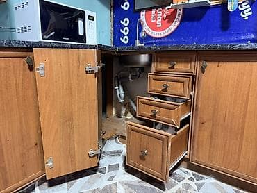 Продаётся угловой кухонный гарнитур. Продаём красивый и вместительный — 9