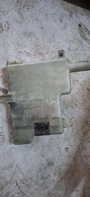 down pipe: Бачок Nissan 1997 г., Б/у, Оригинал, Япония — 1