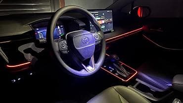 плуг мини: Toyota Corolla: 2026 г., Гибрид, Седан — 9