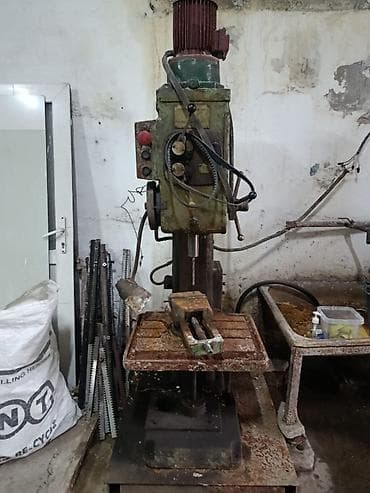 Строительное оборудование: Вертикально‑сверлильный станок (настольно-напольный формат) c тисками — 3