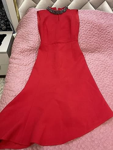 бюстгальтер полукорсет: Платья для торжеств (2 модели) 1) Красное платье миди: - Приталенный — 1