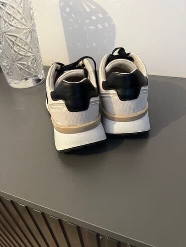 Спецодежда: Новые кроссовки 38 размерочень удобные . Цена:2800 — 4