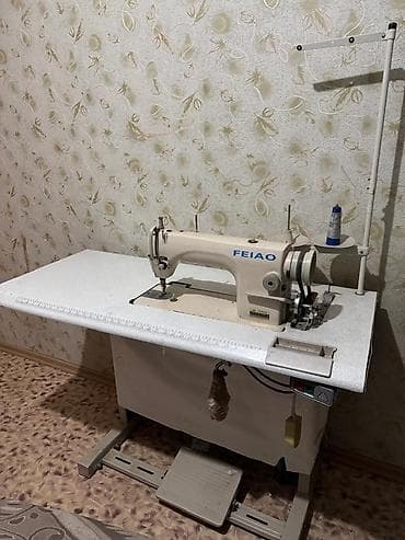 Промышленная швейная машина FEIAO на столе-станине - Прямострочная