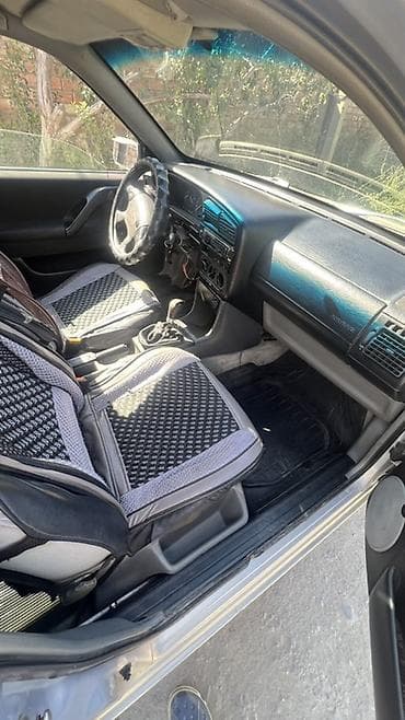 Volkswagen Passat: 1995 г., Газ, Седан — 7