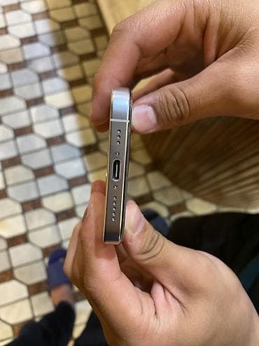 айфон их: IPhone 16 Pro, Белый — 7