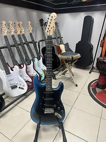 аккордеон ремень: Электрогитара в стиле Stratocaster с тремоло, HSS-конфигурация — 1