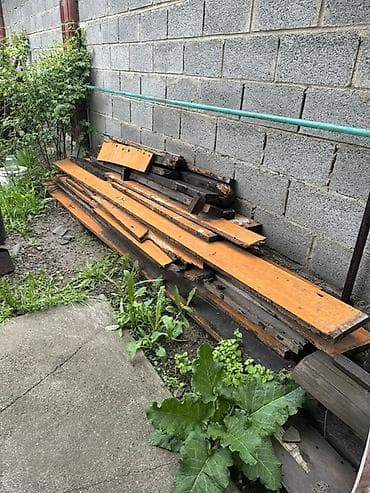 продаю бу строй материалы: БЕСПЛАТНО Отдаю доски, старые рамы и строительный мусор на дрова. Всё — 3