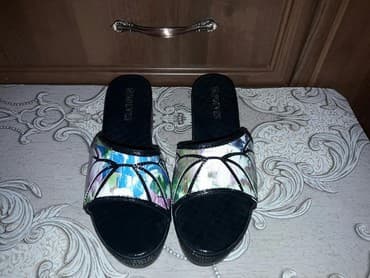 Продаю новые шлепки. р 38
