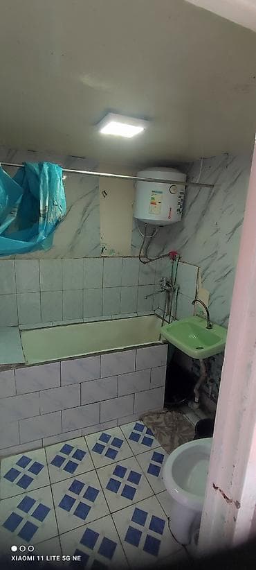 одна комната: 1 комната, 42 м², 105 серия, 1 этаж, Старый ремонт — 5