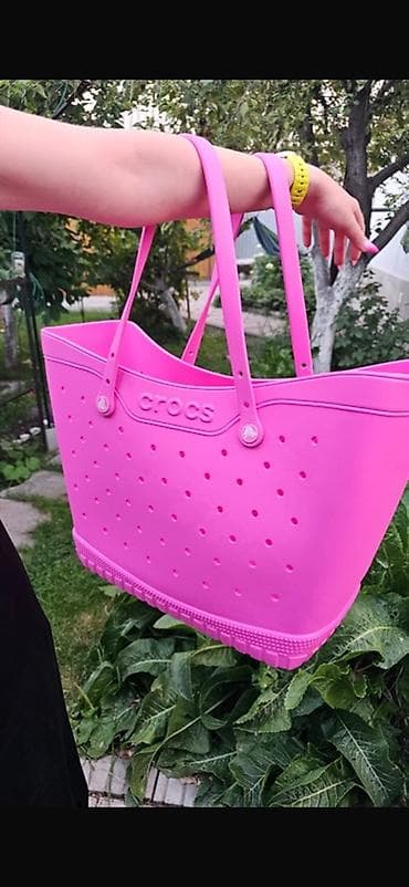 Личные вещи: Яркая сумка-тоут из EVA в стиле Crocs, цвет — насыщенный — 1