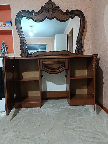 рейтинг производителей кухонной мебели: Туалетный столик, С зеркалом, цвет - Коричневый, ЛДСП — 2