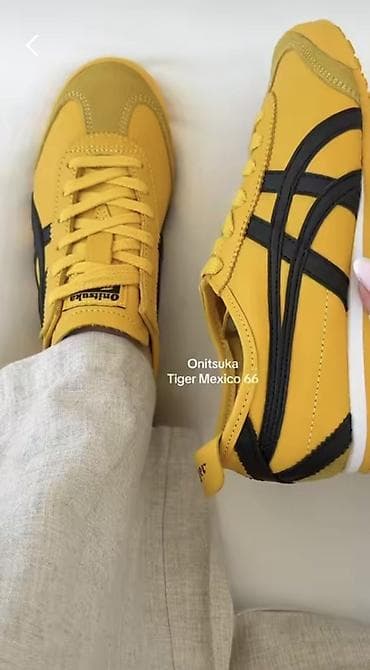 кызыл кия кыз: Кеды Onitsuka Tiger Mexico 66, цвет жёлтый с чёрными полосами. - — 1