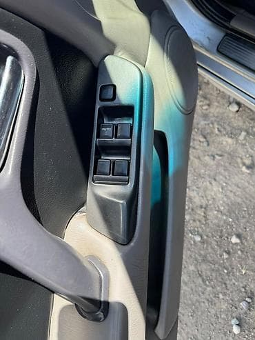 Nissan Primera: 2001 г., 2 л, Механика, Газ, Универсал — 10