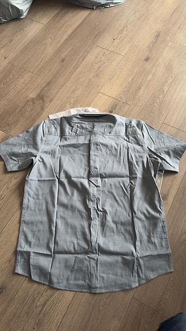 верхний одежда: Рубашка KUIU с коротким рукавом, цвет серо-стальной. Особенности: - — 3