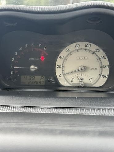 fort pikap: Toyota Ist: 2003 г., 1.3 л, Автомат, Бензин, Хэтчбэк — 6