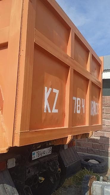 обучения вождения машины: КАМАЗ самосвал, оранжевый, 6x4 Описание: - Полноразмерный самосвал — 7