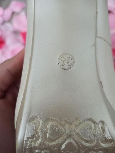 свадебные туфли дешево: Продаются б.у свадебные туфли (свадьба) на очень узкую ногуразмер — 6