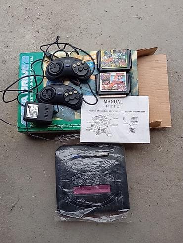 Игровая оригинальная приставка SEGA Mega Drive 2 (16-bit). -