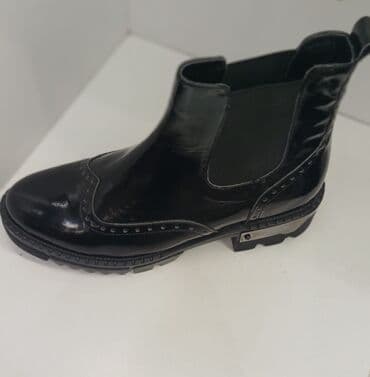 сапоги из натурального меха и кожи: Классические ботинки челси черного цвета, выполненные из глянцевой — 2