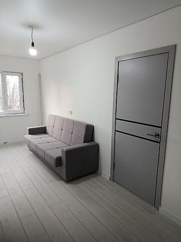 студия комната: Светлая компактная комната с окном - Планировка: продолговатое — 2