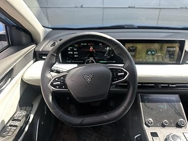 Tesla: Neta u Электрический кроссовер (голубой металлик с чёрной крышей) — 8