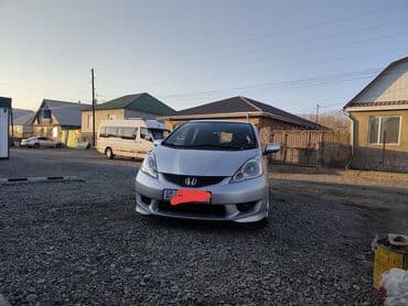 Honda Fit: 2011 г., 1.5 л, Механика, Бензин, Хэтчбэк