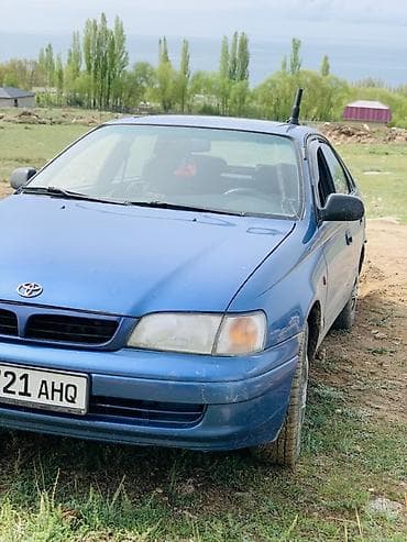 Toyota Carina E: 1997 г., Седан